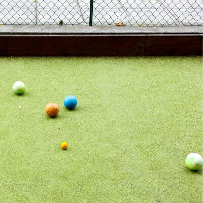 attività del gioco delle bocce svolta ai centri estivi a creazzo 2024 organizzati dal circolo tennis creazzo di vicenza