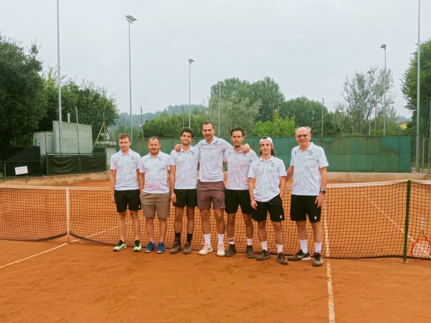 foto della squadra d4 del campionato a squadre 2024 del circolo tennis creazzo di vicenza
